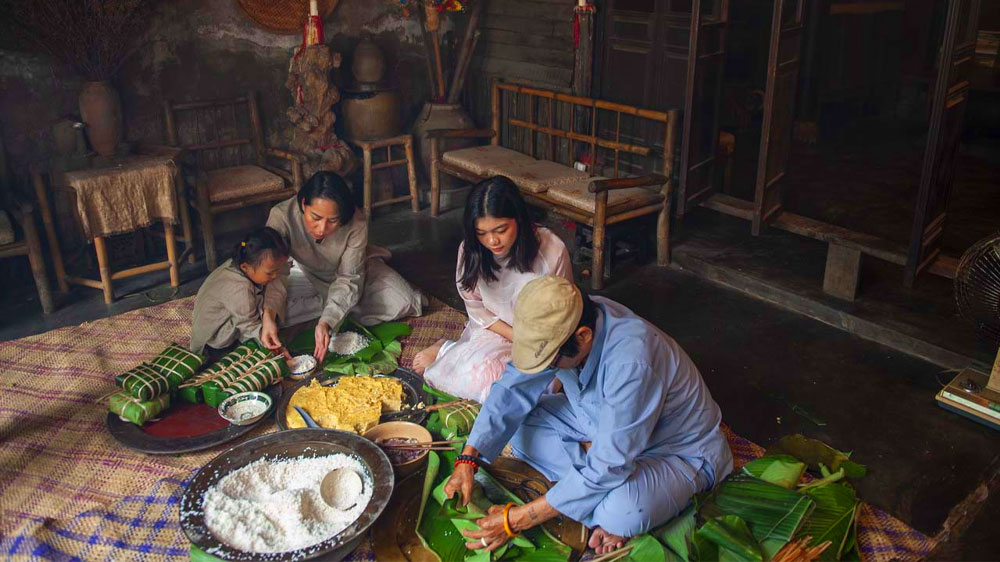 all family members enjoy cooking Chung cake