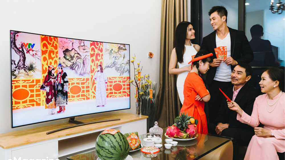 people gather around to watch tv in Tet