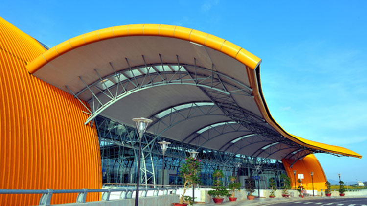 Lien Khuong airport