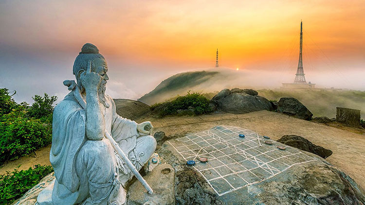 The statue of the fairy and the chessboard - Da Nang