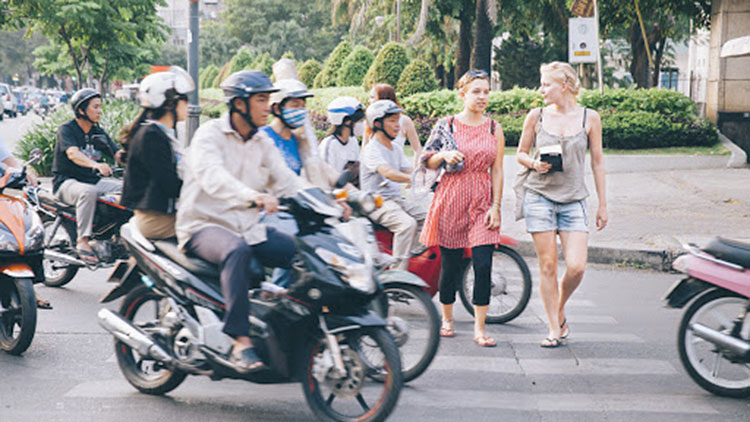 Cross the street in VietnamCross the street in Vietnam