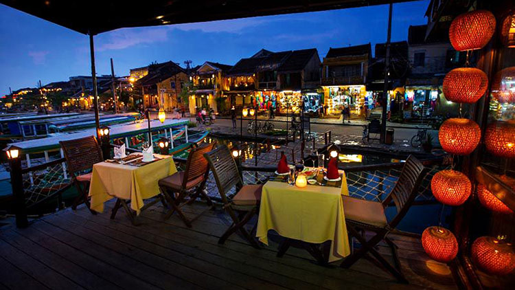 Cruise dinner in Hoi An