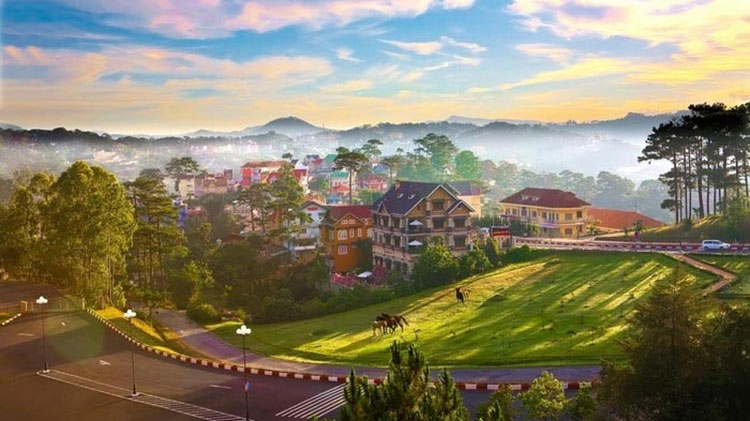 A sunny morning in Da Lat during the dry season