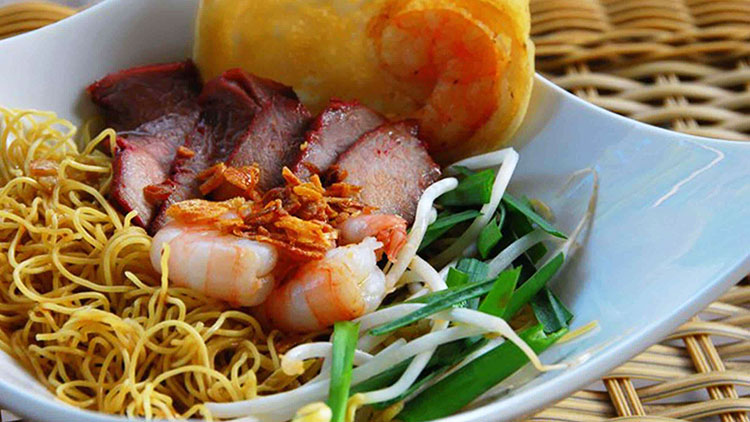 Vietnamese dry char siu noodle