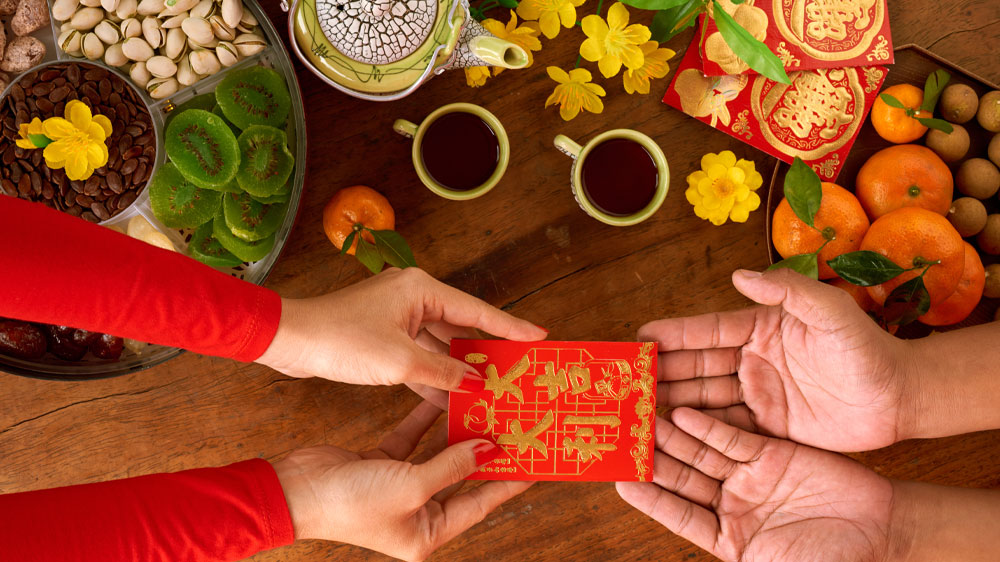 daughter gives lucky money to parents