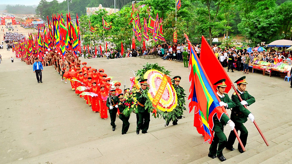 marching in Hung king festival