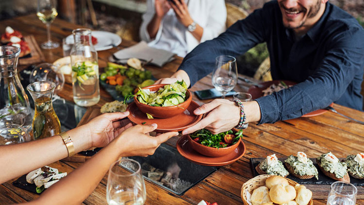 Vietnamese table manners