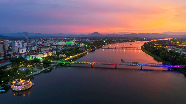 Hue at night