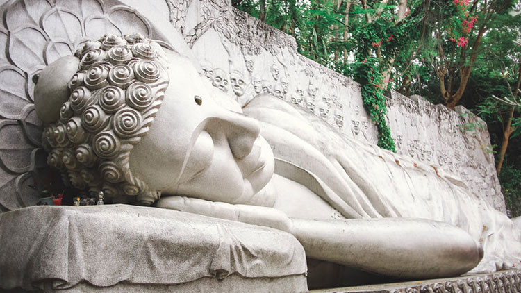 The reclining Buddha statue