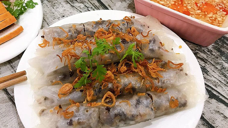 Steamed rice roll