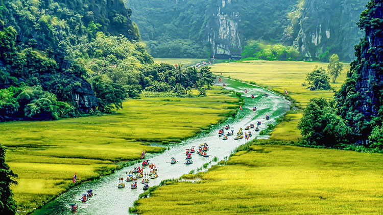 Boat ride at Tam Coc