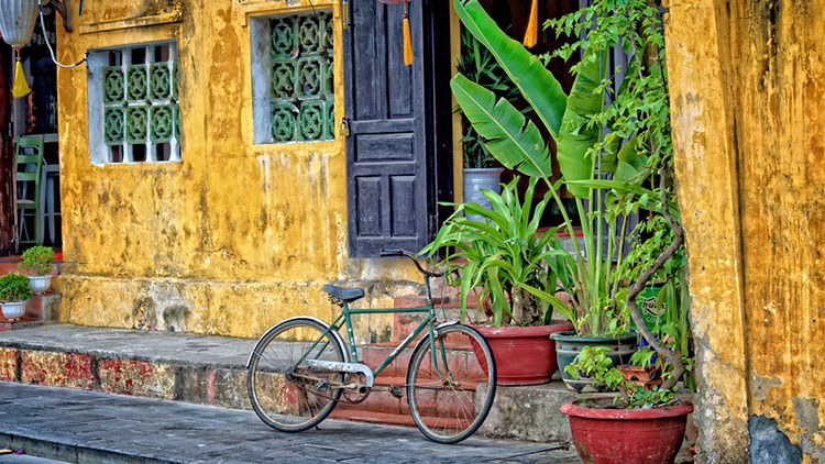 Yellow is the tone of Hoi An